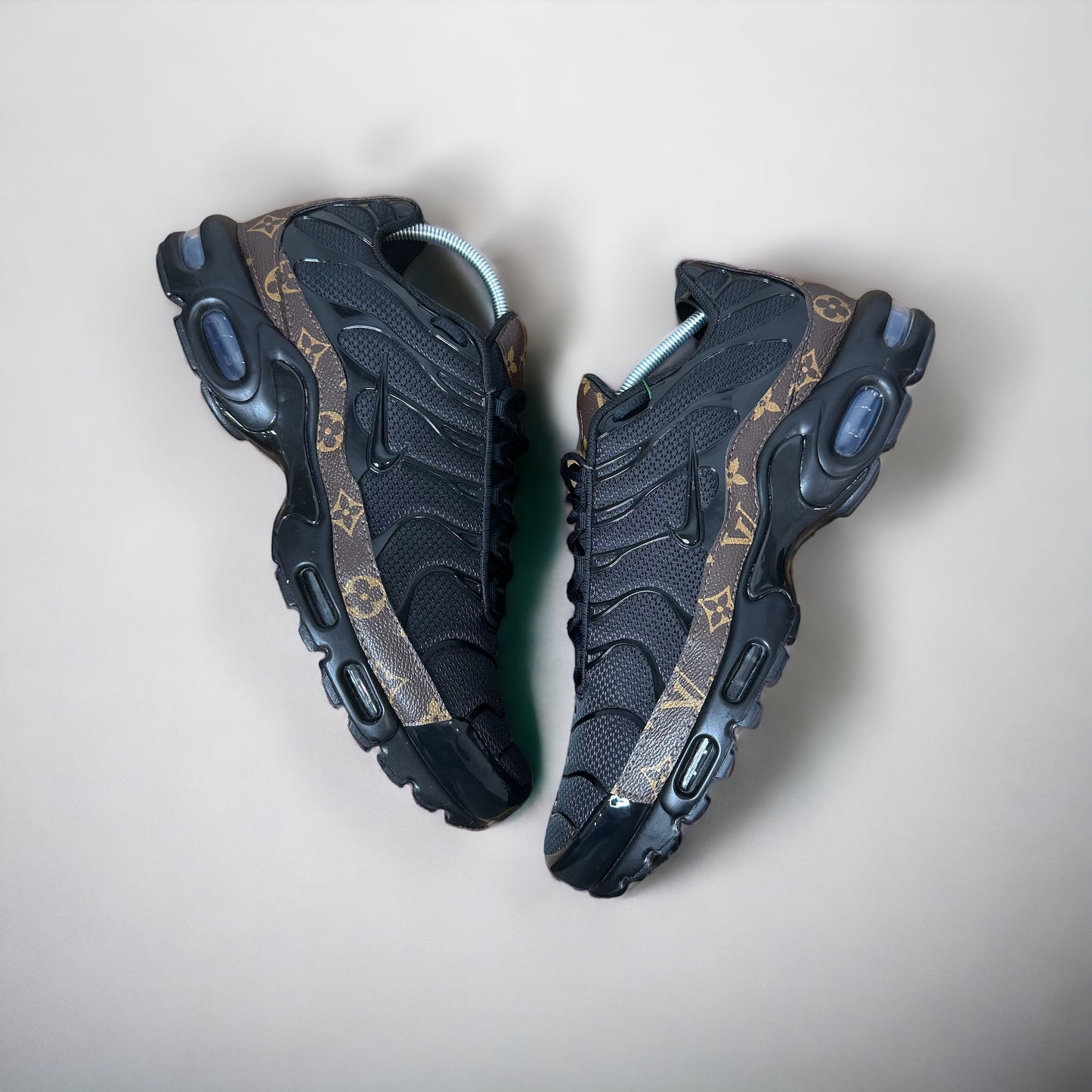 CUSTOM SNEAKER