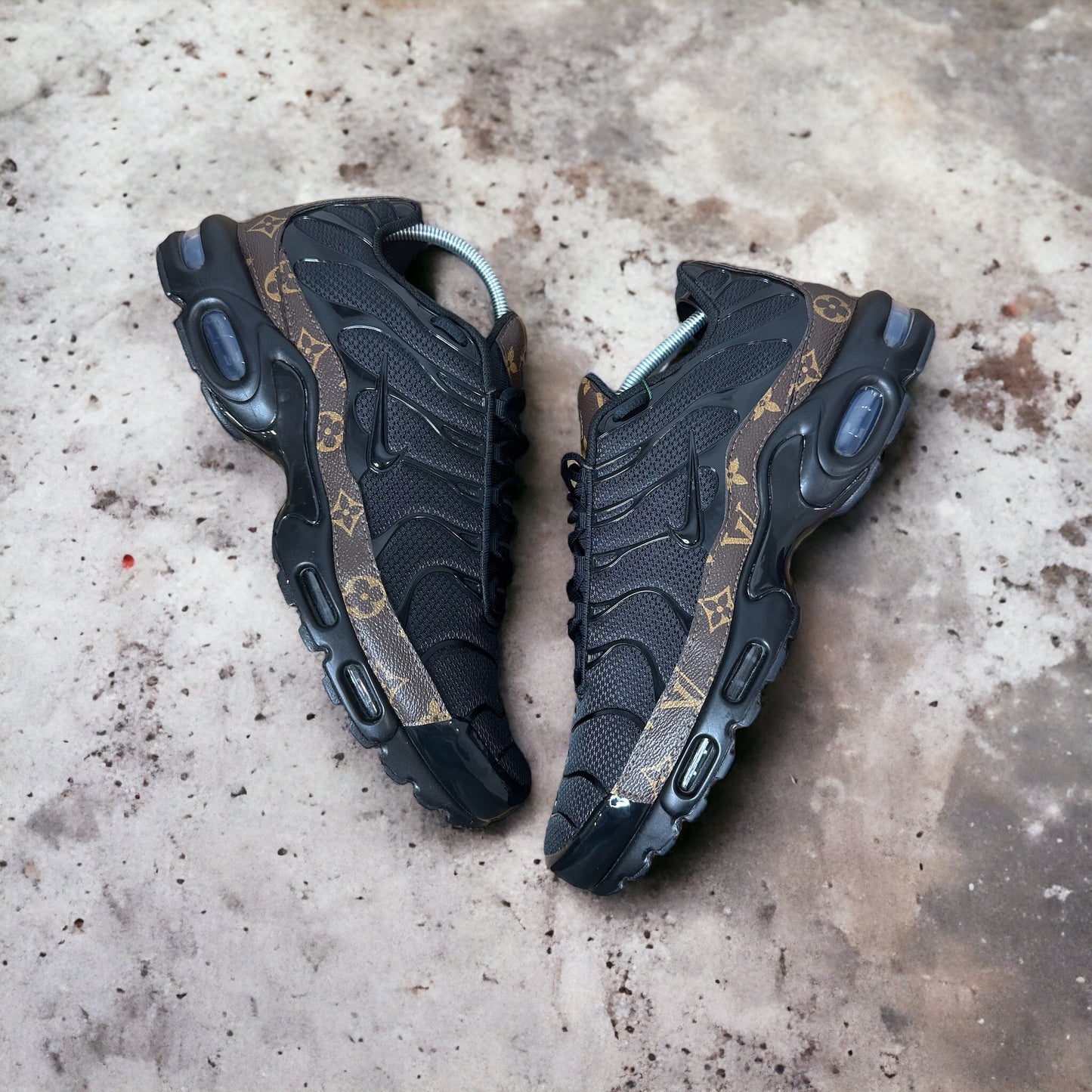 CUSTOM SNEAKER